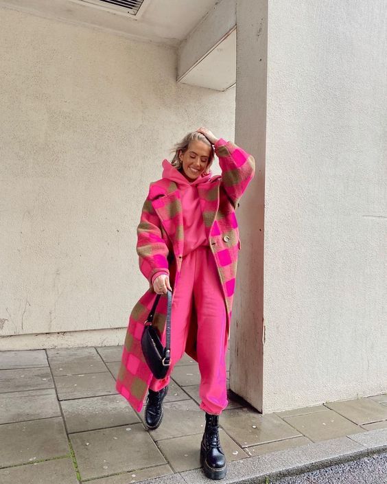 Stílusiskola: dobd fel a sötét téli napokat egy kis rózsaszínnel - DIVAT&STÍLUS - Stílusiskola - divat, outfit, rózsaszín, stílus, tél, 