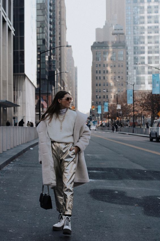 Stílusiskola: így viseld az ezüst színt - DIVAT&STÍLUS - Stílusiskola - divat, ezüst, outfit, stílus, tél, 