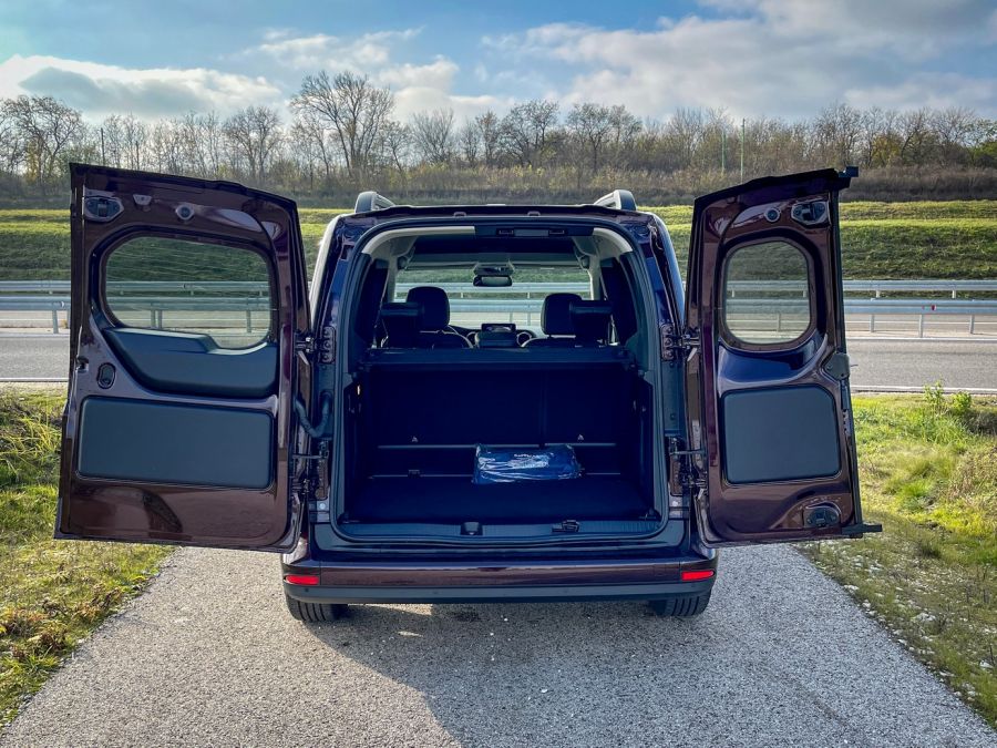 Akinek az inge pont az nem veszi magára – Mercedes-Benz T-osztály T180d - STYLENEWS - Mobility - mercedes benz, Mercedes Benz T osztály teszt, Mercedes benz t180d teszt, Mercedes T180d teszt, t180 d teszt, t180 mercedes, 