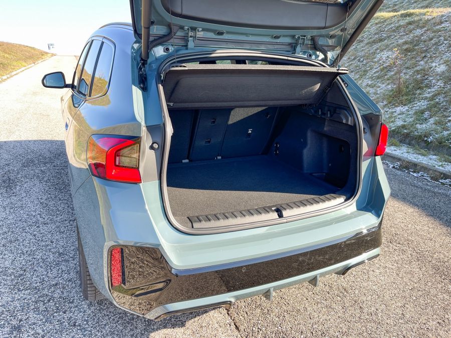 Több, mint egy emelt karosszéria – BMW X1 xDrive23i - STYLENEWS - Mobility - 2023 BMW X1 teszt, BMW X1 benzin teszt, BMW x1 teszt, BMW X1 xDrive 23i teszt, x1 bmw, X1 teszt, 