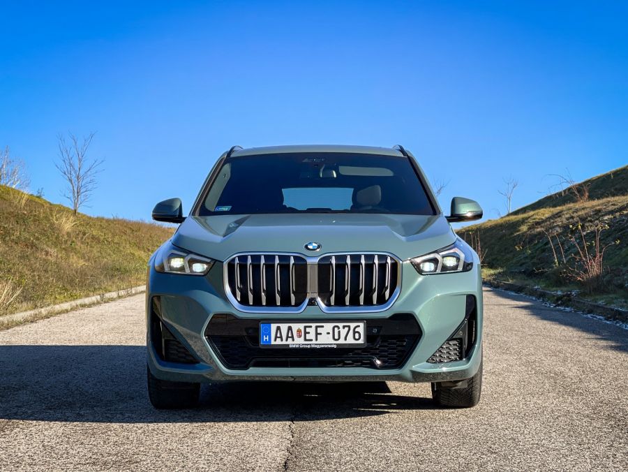 Több, mint egy emelt karosszéria – BMW X1 xDrive23i - STYLENEWS - Mobility - 2023 BMW X1 teszt, BMW X1 benzin teszt, BMW x1 teszt, BMW X1 xDrive 23i teszt, x1 bmw, X1 teszt, 