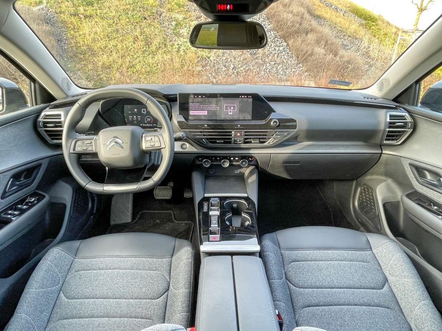 Olyan, mint a Citroën általában. Nonkonformista! – Citroën C5 X Feel Plus 1.2l - STYLENEWS - Mobility - 2022 Citroen C5X benzin teszt, C5 X Feel Plus  teszt, Citroen C5 X Feel Plus 1.2l teszt, citroen c5 x teszt, 