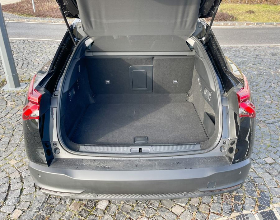 Olyan, mint a Citroën általában. Nonkonformista! – Citroën C5 X Feel Plus 1.2l - STYLENEWS - Mobility - 2022 Citroen C5X benzin teszt, C5 X Feel Plus  teszt, Citroen C5 X Feel Plus 1.2l teszt, citroen c5 x teszt, 