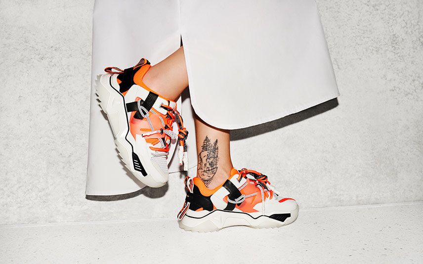 Sneaker a ruhához – hogyan kombináld, hogy szép legyen? - DIVAT&STÍLUS - Stílusiskola - cipő, divat, ruházat, sneaker, sportcipő, 