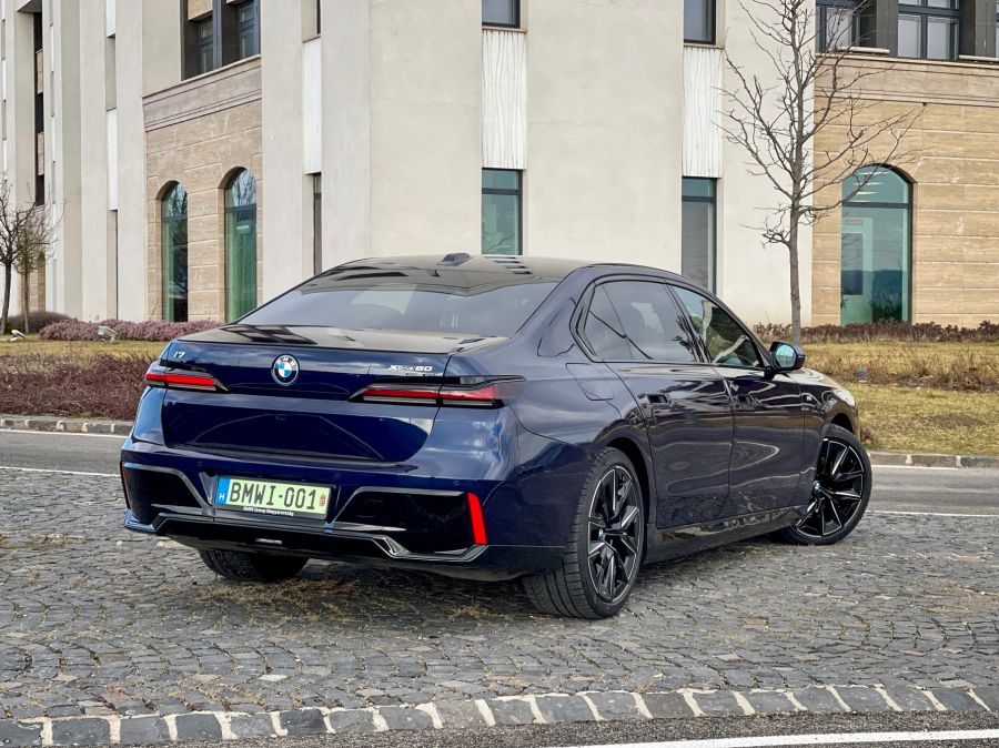 Egy tökéletes világ – BMW i7 xDrive60 - STYLENEWS - Mobility - BMW 7 elektromos teszt, BMW i7 teszt, BMW i7 xDrive60 teszt, 