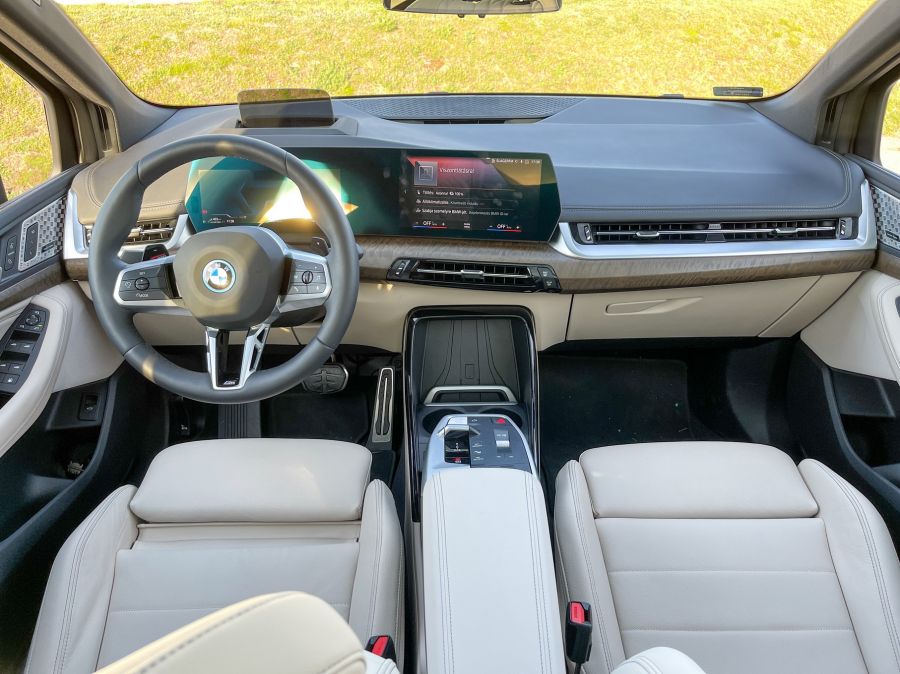 Sportos anyukáknak – BMW 230e Active Tourer - STYLENEWS - Mobility - 2023 BMW 230 PHEV teszt, 2023 BMW 230e Active Tourer teszt, Active Tourer BMW, BMW 2 Active Tourer teszt, BMW 230e teszt, 