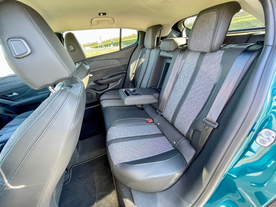 Valami új, valami más - Peugeot 408 Pure Tech 130LE Allure Pack - STYLENEWS - Mobility - 408 peugeot 2023, peugeot 408, peugeot 408 1.2 benzin teszt, peugeot 408 130LE Allure Pack teszt, 