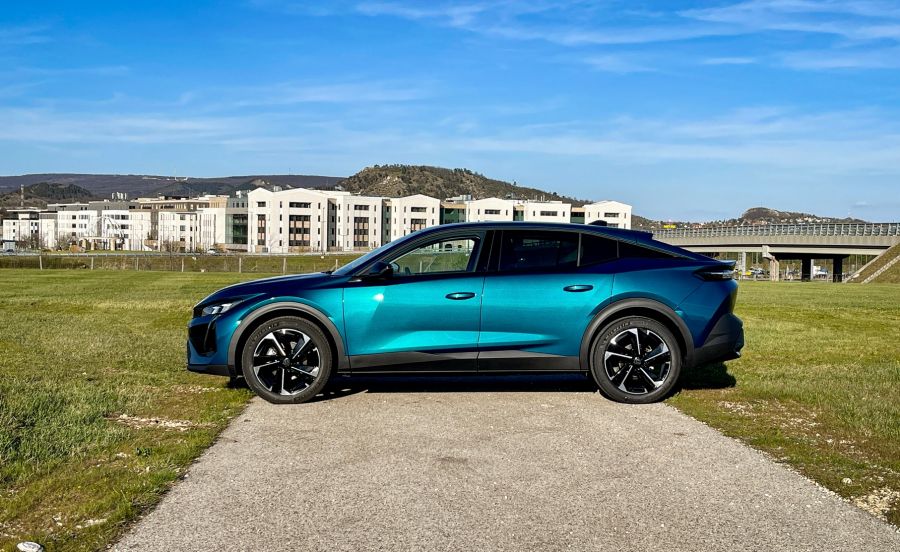 Valami új, valami más - Peugeot 408 Pure Tech 130LE Allure Pack - STYLENEWS - Mobility - 408 peugeot 2023, peugeot 408, peugeot 408 1.2 benzin teszt, peugeot 408 130LE Allure Pack teszt, 