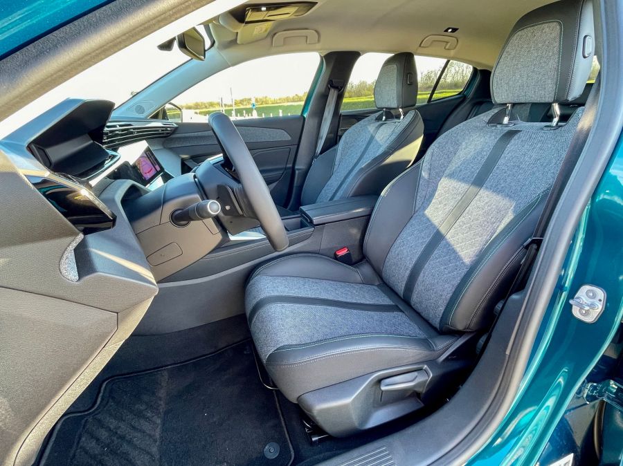 Valami új, valami más - Peugeot 408 Pure Tech 130LE Allure Pack - STYLENEWS - Mobility - 408 peugeot 2023, peugeot 408, peugeot 408 1.2 benzin teszt, peugeot 408 130LE Allure Pack teszt, 