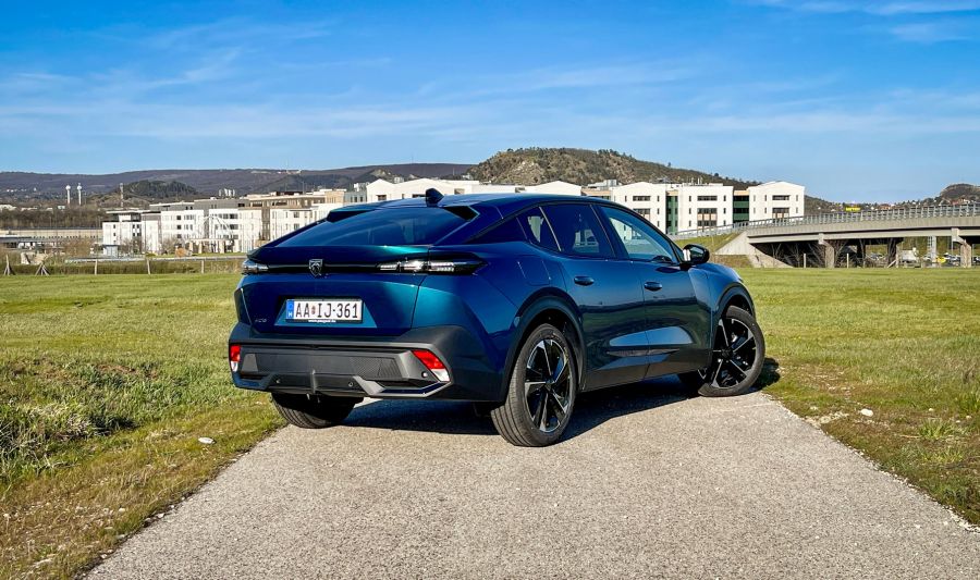 Valami új, valami más - Peugeot 408 Pure Tech 130LE Allure Pack - STYLENEWS - Mobility - 408 peugeot 2023, peugeot 408, peugeot 408 1.2 benzin teszt, peugeot 408 130LE Allure Pack teszt, 