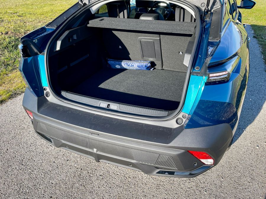 Valami új, valami más - Peugeot 408 Pure Tech 130LE Allure Pack - STYLENEWS - Mobility - 408 peugeot 2023, peugeot 408, peugeot 408 1.2 benzin teszt, peugeot 408 130LE Allure Pack teszt, 