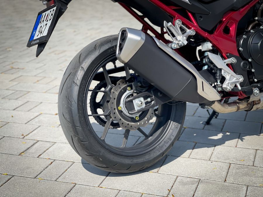 Több van benne, mint gondolnád – Honda CB750 Hornet - STYLENEWS - Mobility - cb750 hornet 2023, cb750 hornet teszt, Honda CB750 Hornet teszt, Honda CR750, 