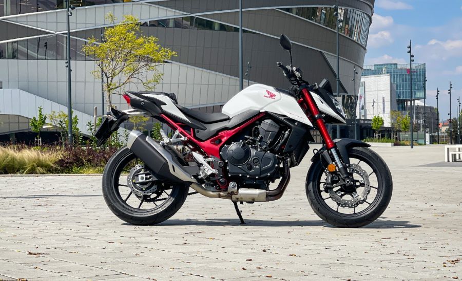 Több van benne, mint gondolnád – Honda CB750 Hornet - STYLENEWS - Mobility - cb750 hornet 2023, cb750 hornet teszt, Honda CB750 Hornet teszt, Honda CR750, 