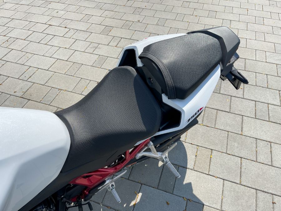 Több van benne, mint gondolnád – Honda CB750 Hornet - STYLENEWS - Mobility - cb750 hornet 2023, cb750 hornet teszt, Honda CB750 Hornet teszt, Honda CR750, 