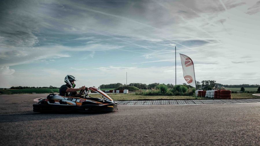 Ne a munkában, hanem a pályán versengj! - STYLENEWS - Mobility - csapatépítő, drivingcamp, gokart, 