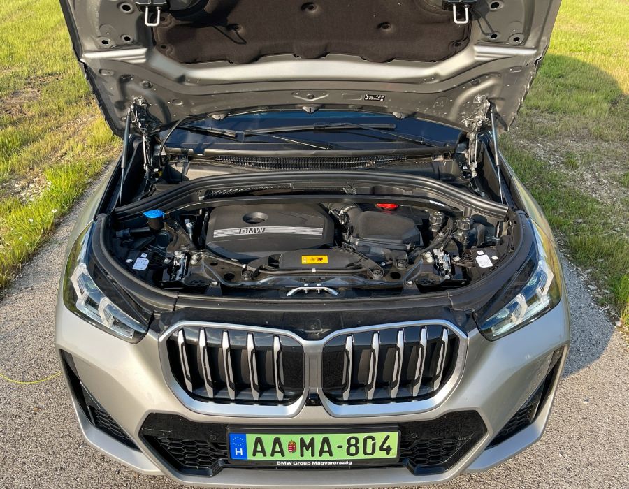 Tudatosan – BMW X1 xDrive30e - STYLENEWS - Mobility - 2023 BMW X1 30e teszt, 2023 BMW X1 plug-in hybrid teszt, 2023 BMW X1 xDrive30e teszt, BMW X1, BMW X1 PHEV teszt, BMW x1 teszt, X1 teszt, 