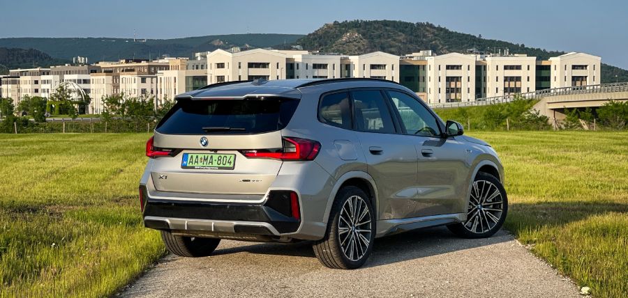 Tudatosan – BMW X1 xDrive30e - STYLENEWS - Mobility - 2023 BMW X1 30e teszt, 2023 BMW X1 plug-in hybrid teszt, 2023 BMW X1 xDrive30e teszt, BMW X1, BMW X1 PHEV teszt, BMW x1 teszt, X1 teszt, 