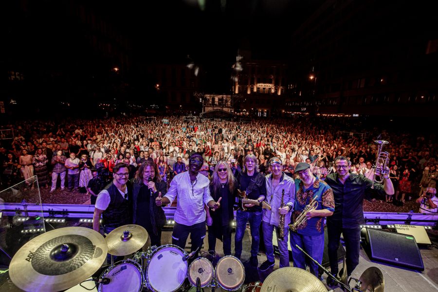 A világhírű Leslie Mandoki & Mandoki Soulmates augusztus 20-án, lépnek fel Kolozsvár Főterén - STYLENEWS - Rendezvények - koncertek 2023, leslie mandoki, 