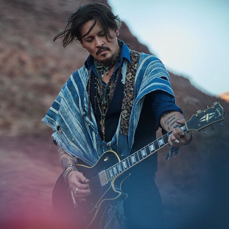 'Az emberek nem azért sírnak, mert gyengék, hanem azért, mert túl régóta erősek.' - Isten éltessen Johnny Deep - STYLENEWS - Aktuális - johnny depp, 