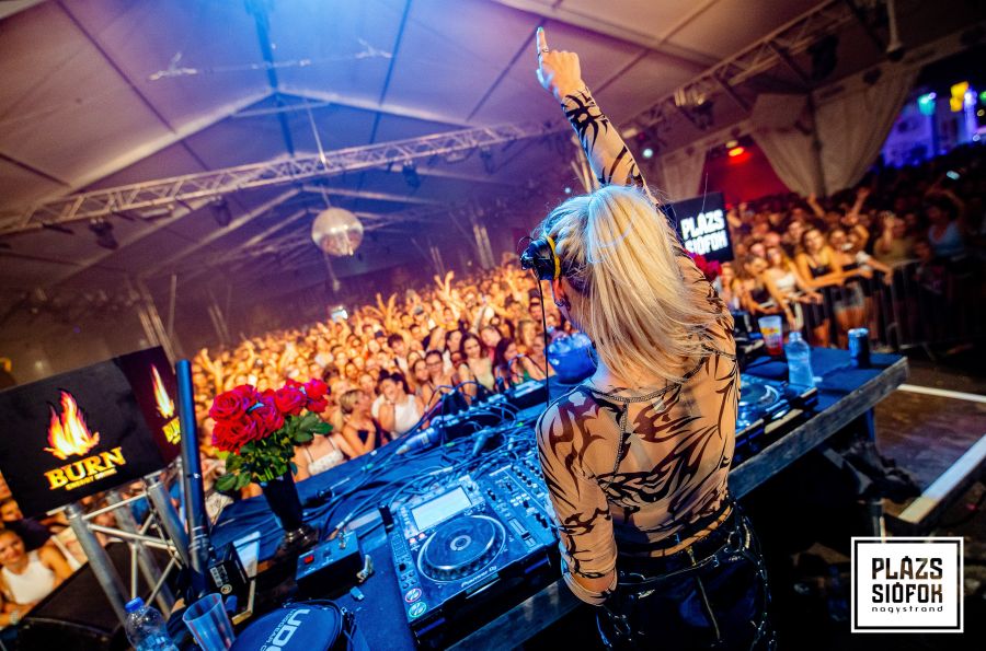 A Plázs felcsavarja a bulimérőt - STYLENEWS - Rendezvények - plázs 2023, plázs siófok, 