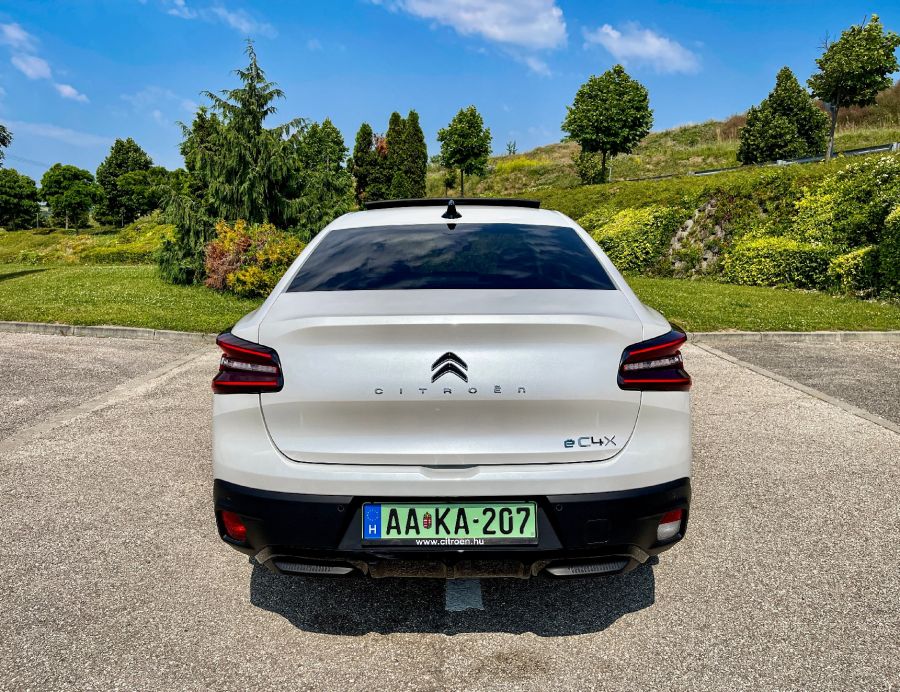 Ez is, az is és még amaz is – Citroën ë-C4 X - STYLENEWS - Mobility - c4x 2023, c4x teszt, citroen c4x, citroen c4x elektromos teszt, citroen e c4x teszt, e c4x teszt, ec4x citroen, ec4x citroen teszt, 