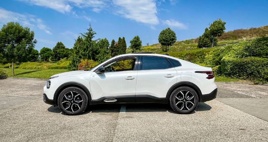 Ez is, az is és még amaz is – Citroën ë-C4 X - STYLENEWS - Mobility - c4x 2023, c4x teszt, citroen c4x, citroen c4x elektromos teszt, citroen e c4x teszt, e c4x teszt, ec4x citroen, ec4x citroen teszt, 