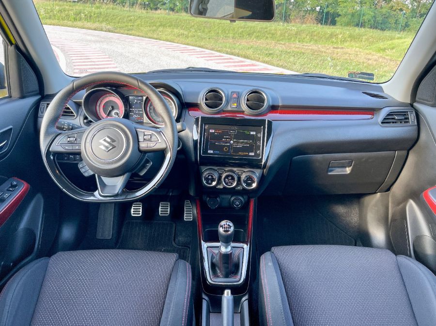 Ha már gyors, legyen sport is – Suzuki Swift Sport - STYLENEWS - Mobility - 2023 suzuki swift sport teszt, suzuki swift sport, swift sport, swift sport teszt, 