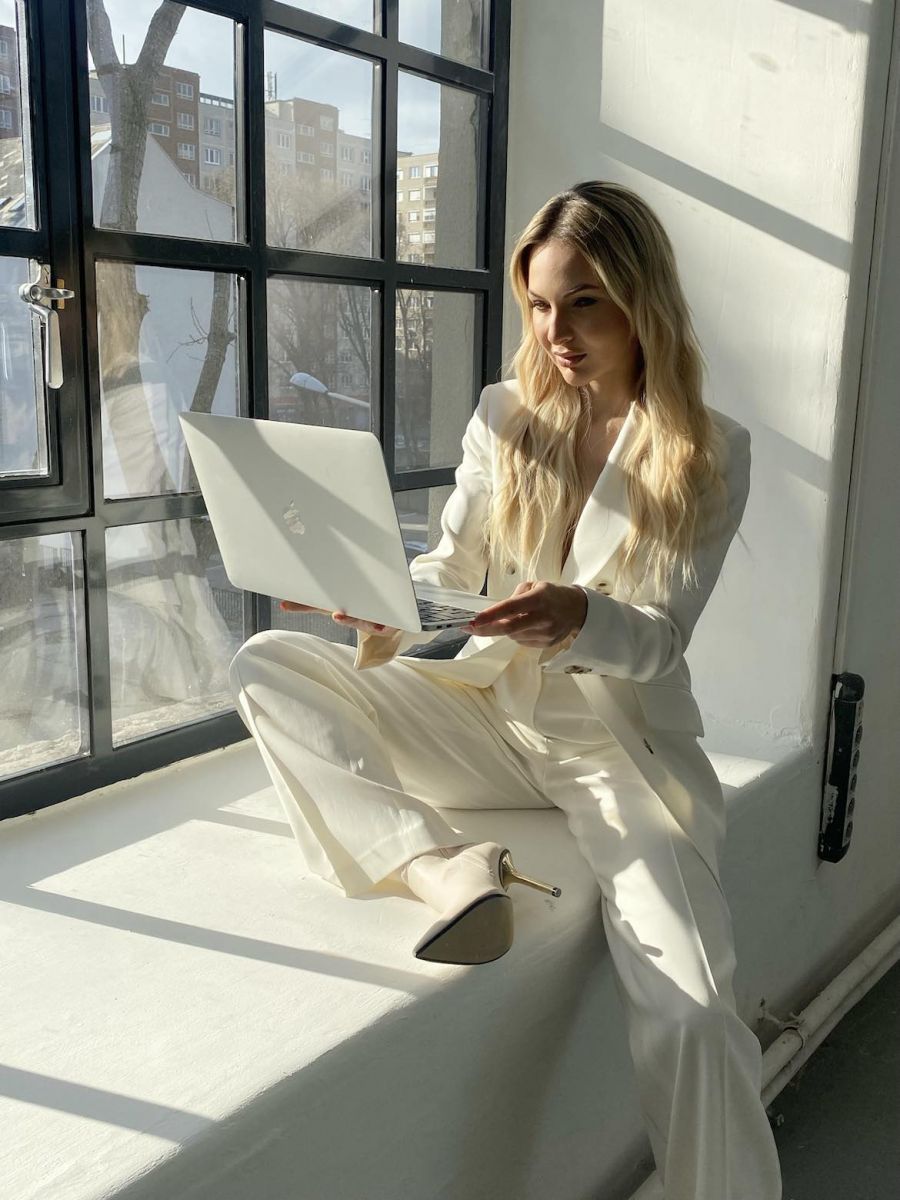 Nemcsak szép, okos is - Interjú dr. Orosz Cynthiával, aki különleges interjúival segít tudatosabbá válni, fejlődni - STYLENEWS - Interjúk - interjú, orosz cynthia, podcast, stories, 