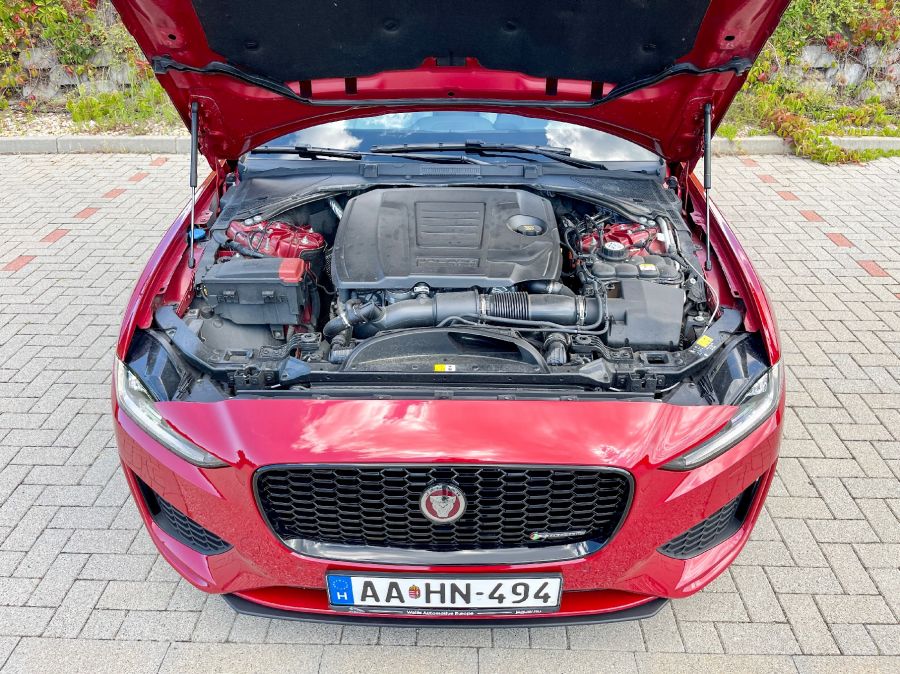 Lehet benne hibát találni, de tényleg szükséges? – Jaguar XE P300 AWD - STYLENEWS - Mobility - 2023 Jaguar XE teszt, jaguar teszt, Jaguar XE P300 AWD teszt, xe jaguar, 