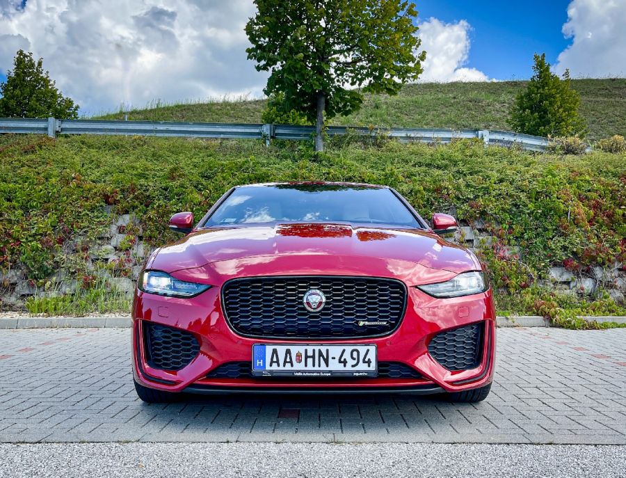 Lehet benne hibát találni, de tényleg szükséges? – Jaguar XE P300 AWD - STYLENEWS - Mobility - 2023 Jaguar XE teszt, jaguar teszt, Jaguar XE P300 AWD teszt, xe jaguar, 
