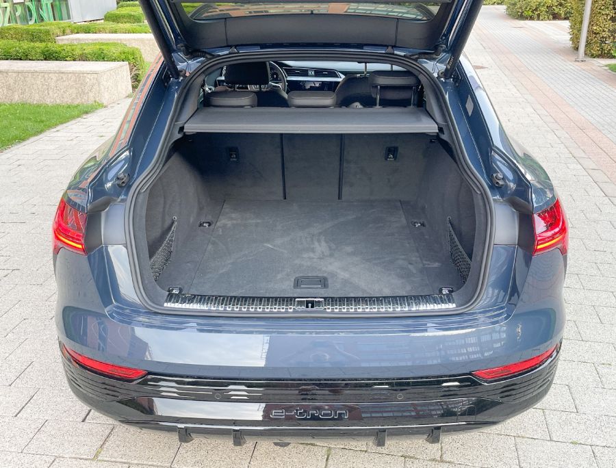 Konzervatív nyugalom – Audi Q8 55 Sportback e-tron - STYLENEWS - Mobility - 2023 Audi Q8 e-tron Sportback teszt, Audi e-tron teszt, Audi Q8 55 Sportback e-tron teszt, Audi Q8 e-tron teszt, 