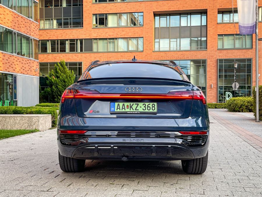 Konzervatív nyugalom – Audi Q8 55 Sportback e-tron - STYLENEWS - Mobility - 2023 Audi Q8 e-tron Sportback teszt, Audi e-tron teszt, Audi Q8 55 Sportback e-tron teszt, Audi Q8 e-tron teszt, 