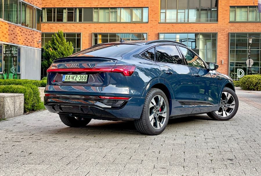 Konzervatív nyugalom – Audi Q8 55 Sportback e-tron - STYLENEWS - Mobility - 2023 Audi Q8 e-tron Sportback teszt, Audi e-tron teszt, Audi Q8 55 Sportback e-tron teszt, Audi Q8 e-tron teszt, 
