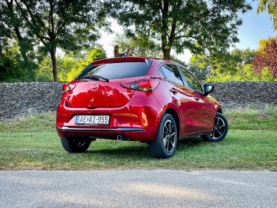 Kettő van belőle – 2023 Mazda 2 Homura Aka G115 - STYLENEWS - Mobility - 2023 Mazda 2 teszt, Mazda 2, Mazda 2 Homura AKA teszt, Mazda 2 Homura G115 teszt, 
