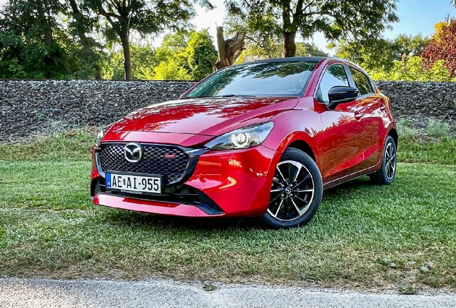 Kettő van belőle – 2023 Mazda 2 Homura Aka G115 - STYLENEWS - Mobility - 2023 Mazda 2 teszt, Mazda 2, Mazda 2 Homura AKA teszt, Mazda 2 Homura G115 teszt, 