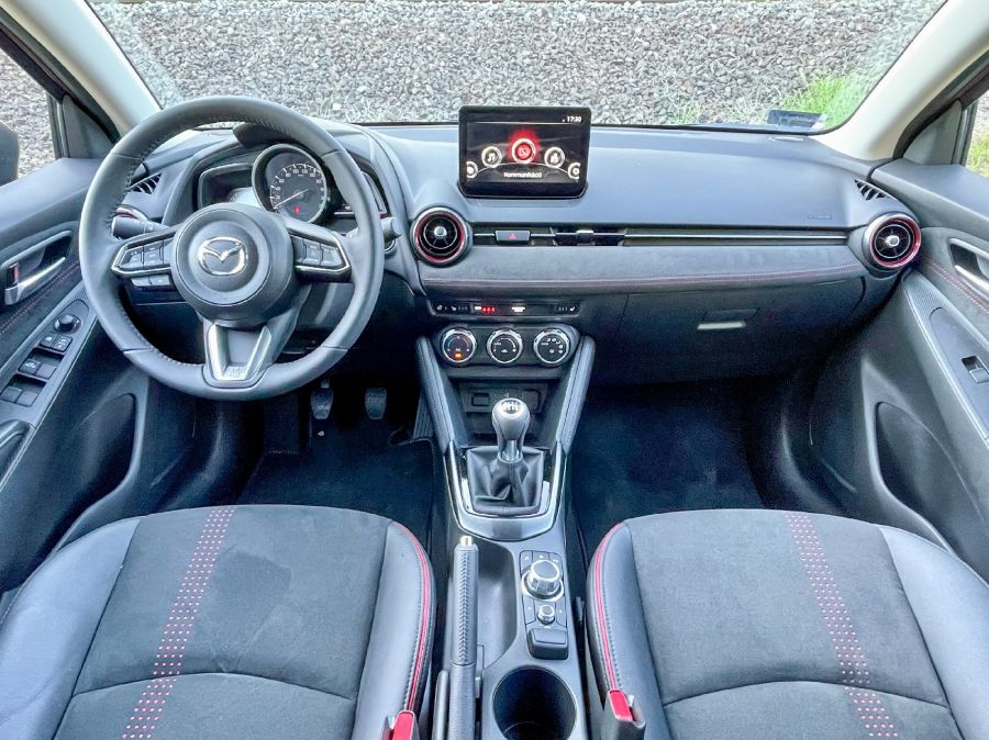 Kettő van belőle – 2023 Mazda 2 Homura Aka G115 - STYLENEWS - Mobility - 2023 Mazda 2 teszt, Mazda 2, Mazda 2 Homura AKA teszt, Mazda 2 Homura G115 teszt, 