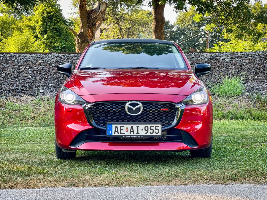 Kettő van belőle – 2023 Mazda 2 Homura Aka G115 - STYLENEWS - Mobility - 2023 Mazda 2 teszt, Mazda 2, Mazda 2 Homura AKA teszt, Mazda 2 Homura G115 teszt, 