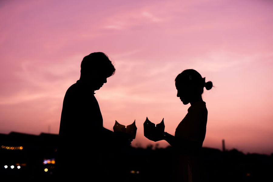 Elsiklunk egymás mellett - KERESD A NŐT  - Lélekhangok - érzések, lélekhangok, 