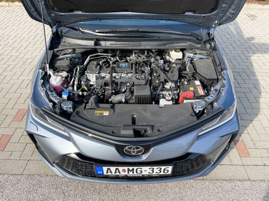 A középkategória állampapírja – Toyota Corolla Sedan 1.8 Hybrid 140 GR Sport - STYLENEWS - Mobility - 2023 toyota corolla sedan teszt, corolla hibrid teszt, toyota corolla hybrid 1.8 gr sport teszt, toyota corolla teszt, 