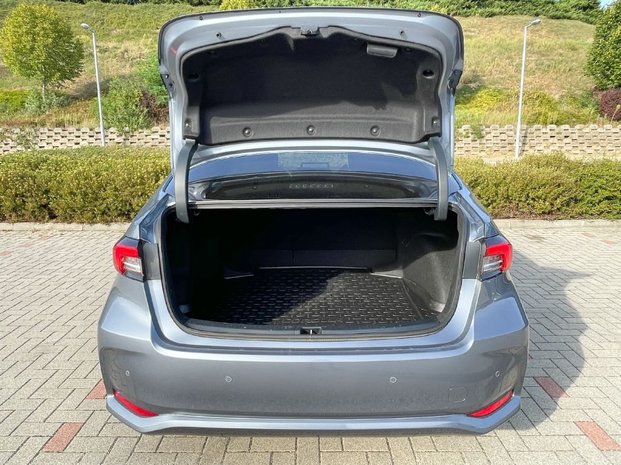 A középkategória állampapírja – Toyota Corolla Sedan 1.8 Hybrid 140 GR Sport - STYLENEWS - Mobility - 2023 toyota corolla sedan teszt, corolla hibrid teszt, toyota corolla hybrid 1.8 gr sport teszt, toyota corolla teszt, 