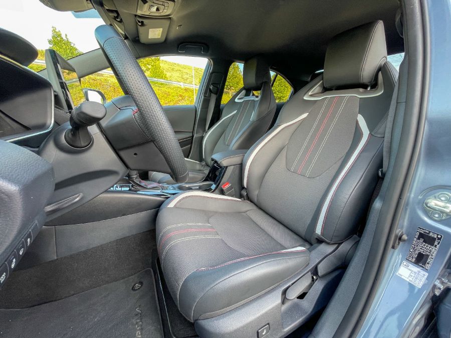 A középkategória állampapírja – Toyota Corolla Sedan 1.8 Hybrid 140 GR Sport - STYLENEWS - Mobility - 2023 toyota corolla sedan teszt, corolla hibrid teszt, toyota corolla hybrid 1.8 gr sport teszt, toyota corolla teszt, 