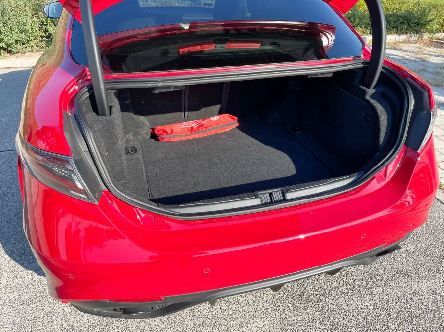 Mindörökké egyszer – Alfa Romeo Giulia 2.0 Q4 Competizione - STYLENEWS - Mobility - 2023 Alfa Giulia Competizione teszt, alfa romeo giulia, Alfa Romeo Giulia 2.0 Q4 teszt, Alfa romeo giulia competizione, Alfa Romeo Giulia teszt, 