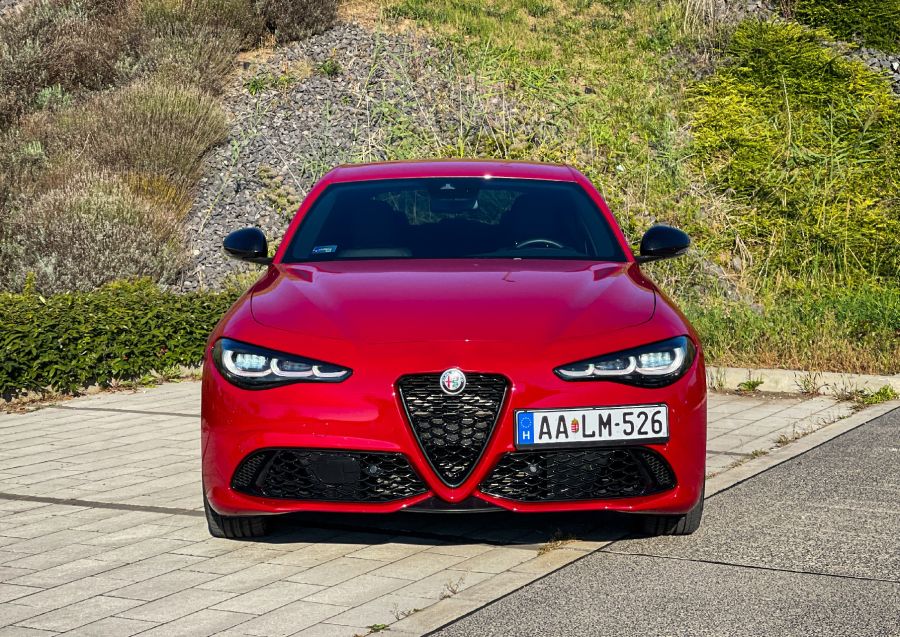 Mindörökké egyszer – Alfa Romeo Giulia 2.0 Q4 Competizione - STYLENEWS - Mobility - 2023 Alfa Giulia Competizione teszt, alfa romeo giulia, Alfa Romeo Giulia 2.0 Q4 teszt, Alfa romeo giulia competizione, Alfa Romeo Giulia teszt, 