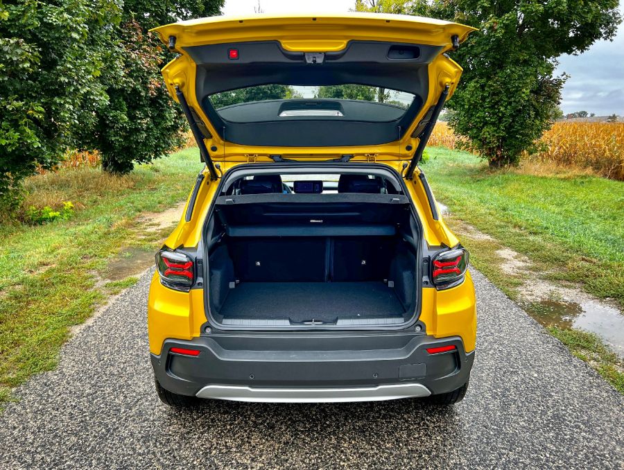 A legjobbnak ítélt – Jeep Avenger Summit - STYLENEWS - Mobility - 2023 car of the year teszt, 2023 Jeep Avenger teszt, Jeep autocentrumszabo, Jeep Avenger electric teszt, Jeep Avenger Summit teszt, Jeep Avenger teszt, 