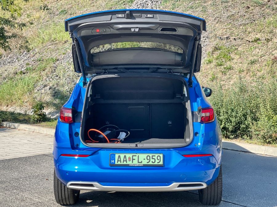 Örülök, hogy újra látlak! Jól nézel ki! – Opel Grandland Plug-in Hybrid Ultimate - STYLENEWS - Mobility - grandland 2023, grandland plug in hybrid, grandland teszt, opel Grandland PHEV Ultimate teszt, Opel grandland teszt, 