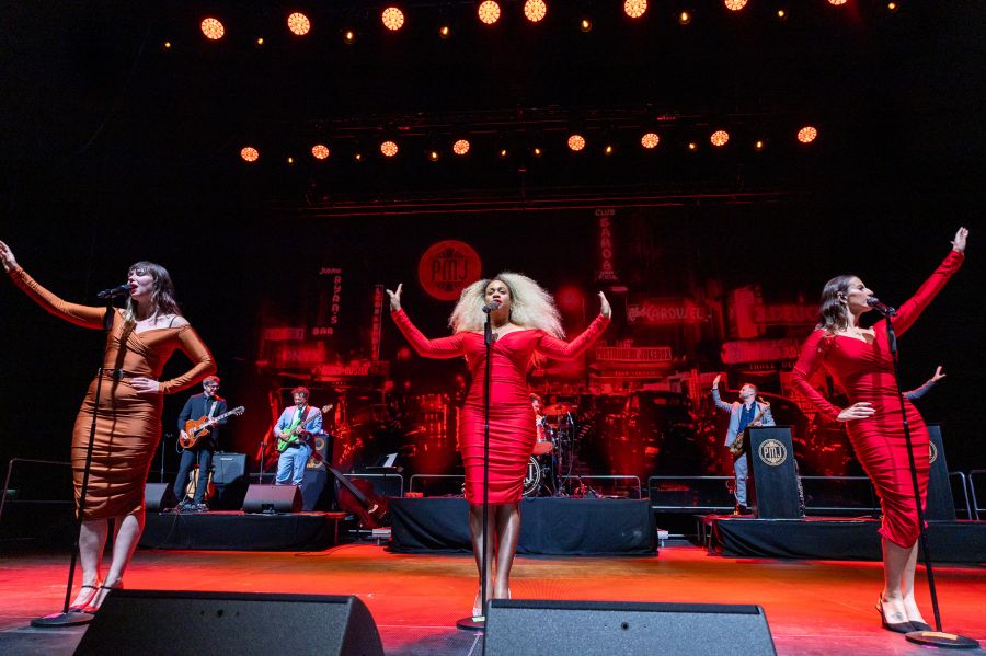 Mai slágerek, tegnapi hangulatban - a Postmodern Jukebox hatalmas '20 -as éveket idéző koncertet adott Budapesten - STYLENEWS - Rendezvények - koncert, PMJ, postmodern jukebox, 