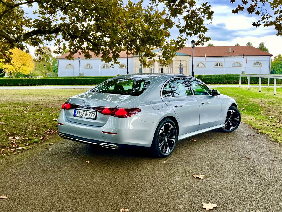 Szemet gyönyörködtető látvány – Mercedes-Benz E osztály bemutató - STYLENEWS - Mobility - 2023 Mercedes E, E osztály bemutató, mercedes benz, mercedes benz e osztály, mercedes e bemutató, 