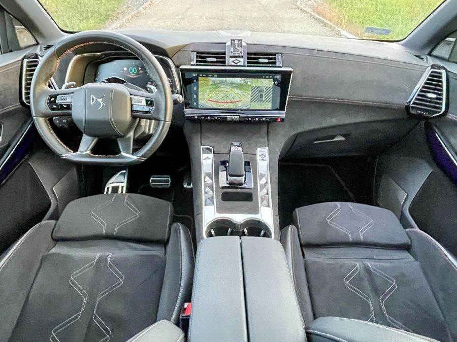 A divat fővárosából – DS 7 E-Tense 300 4x4 - STYLENEWS - Mobility - ds automobiles, ds7 2023, ds7 crossback teszt, ds7 e tense, ds7 e tense 300 teszt, ds7 teszt, 