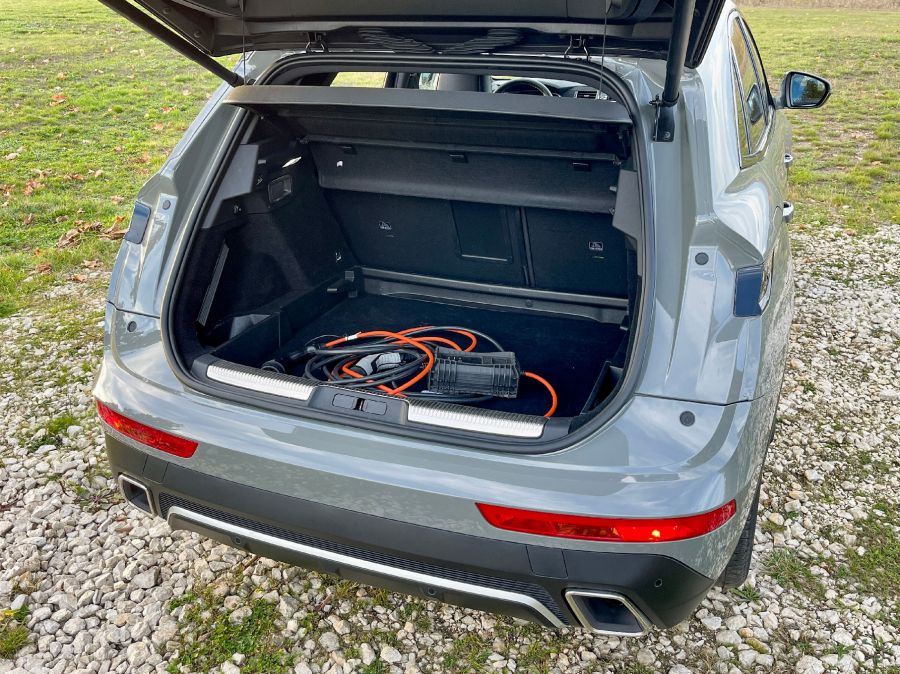 A divat fővárosából – DS 7 E-Tense 300 4x4 - STYLENEWS - Mobility - ds automobiles, ds7 2023, ds7 crossback teszt, ds7 e tense, ds7 e tense 300 teszt, ds7 teszt, 