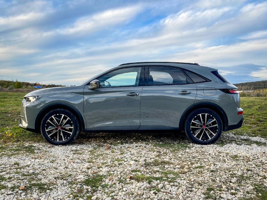 A divat fővárosából – DS 7 E-Tense 300 4x4 - STYLENEWS - Mobility - ds automobiles, ds7 2023, ds7 crossback teszt, ds7 e tense, ds7 e tense 300 teszt, ds7 teszt, 